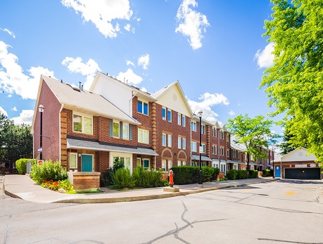900 STEELES AVE WEST