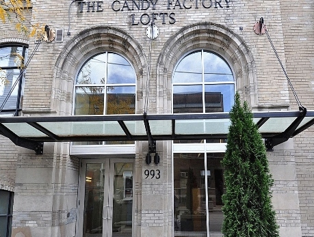 993 QUEEN ST W